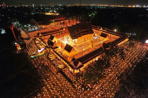 ภาพ No.15680:ประมวลภาพพิธีอัญเชิญรูปหล่อทองคำพระมงคลเทพมุนี (สด จนฺทสโร) ประดิษฐาน ณ วัดโบสถ์บน