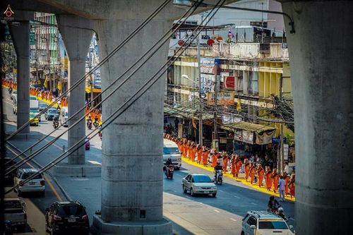 ภาพ No.15679:ประมวลภาพพิธีอัญเชิญรูปหล่อทองคำพระมงคลเทพมุนี (สด จนฺทสโร) ประดิษฐาน ณ วัดโบสถ์บน