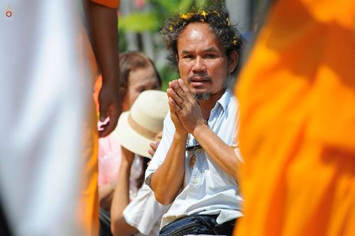 ภาพ No.15683:ประมวลภาพพิธีอัญเชิญรูปหล่อทองคำพระมงคลเทพมุนี (สด จนฺทสโร) ประดิษฐาน ณ วัดโบสถ์บน