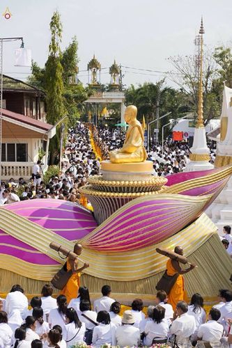 ภาพ No.15688:ประมวลภาพพิธีอัญเชิญรูปหล่อทองคำพระมงคลเทพมุนี (สด จนฺทสโร) ประดิษฐาน ณ วัดโบสถ์บน