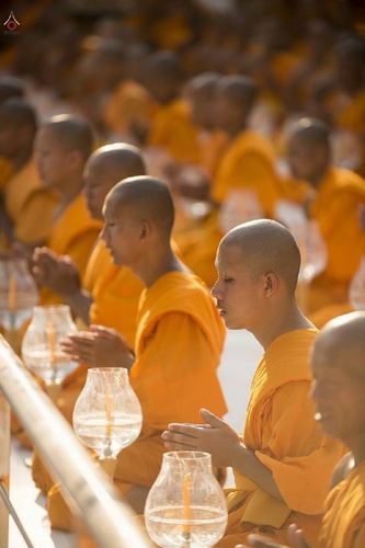 ภาพ No.15689:ประมวลภาพพิธีอัญเชิญรูปหล่อทองคำพระมงคลเทพมุนี (สด จนฺทสโร) ประดิษฐาน ณ วัดโบสถ์บน