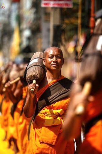 ภาพ No.15690:ประมวลภาพพิธีอัญเชิญรูปหล่อทองคำพระมงคลเทพมุนี (สด จนฺทสโร) ประดิษฐาน ณ วัดโบสถ์บน