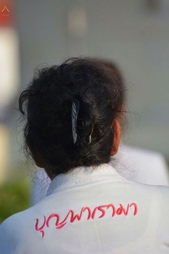 ภาพ No.15691:ประมวลภาพพิธีอัญเชิญรูปหล่อทองคำพระมงคลเทพมุนี (สด จนฺทสโร) ประดิษฐาน ณ วัดโบสถ์บน