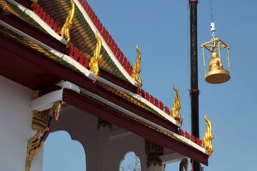 ภาพ No.15702:ประมวลภาพพิธีอัญเชิญรูปหล่อทองคำพระมงคลเทพมุนี (สด จนฺทสโร) ประดิษฐาน ณ วัดโบสถ์บน