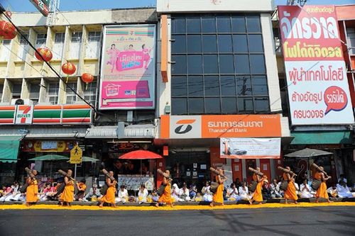 ภาพ No.15697:ประมวลภาพพิธีอัญเชิญรูปหล่อทองคำพระมงคลเทพมุนี (สด จนฺทสโร) ประดิษฐาน ณ วัดโบสถ์บน