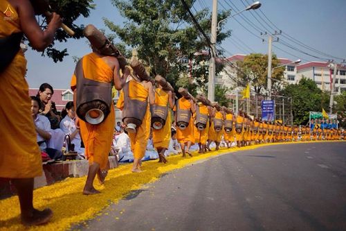 ภาพ No.15700:ประมวลภาพพิธีอัญเชิญรูปหล่อทองคำพระมงคลเทพมุนี (สด จนฺทสโร) ประดิษฐาน ณ วัดโบสถ์บน
