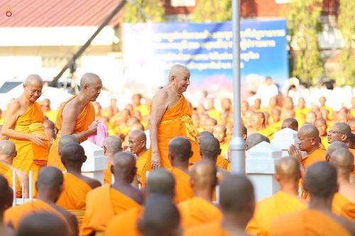 ภาพ No.15715:ประมวลภาพพิธีอัญเชิญรูปหล่อทองคำพระมงคลเทพมุนี (สด จนฺทสโร) ประดิษฐาน ณ วัดโบสถ์บน