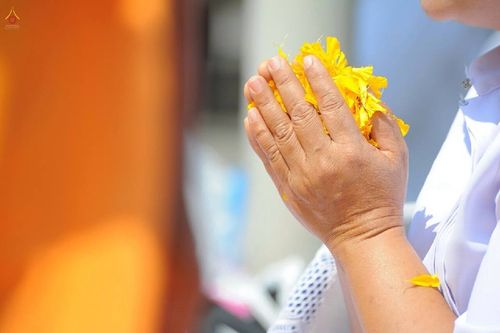 ภาพ No.15716:ประมวลภาพพิธีอัญเชิญรูปหล่อทองคำพระมงคลเทพมุนี (สด จนฺทสโร) ประดิษฐาน ณ วัดโบสถ์บน