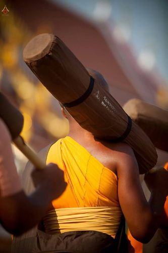 ภาพ No.15723:ประมวลภาพพิธีอัญเชิญรูปหล่อทองคำพระมงคลเทพมุนี (สด จนฺทสโร) ประดิษฐาน ณ วัดโบสถ์บน