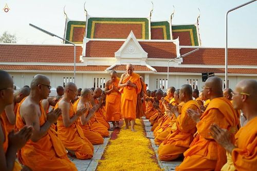 ภาพ No.15725:ประมวลภาพพิธีอัญเชิญรูปหล่อทองคำพระมงคลเทพมุนี (สด จนฺทสโร) ประดิษฐาน ณ วัดโบสถ์บน