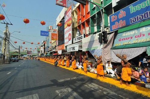 ภาพ No.15755:ประมวลภาพพิธีอัญเชิญรูปหล่อทองคำพระมงคลเทพมุนี (สด จนฺทสโร) ประดิษฐาน ณ วัดโบสถ์บน