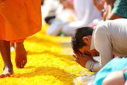 ภาพ No.15756:ประมวลภาพพิธีอัญเชิญรูปหล่อทองคำพระมงคลเทพมุนี (สด จนฺทสโร) ประดิษฐาน ณ วัดโบสถ์บน