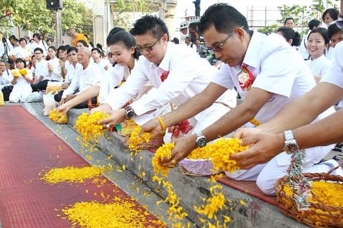 ภาพ No.15768:ประมวลภาพพิธีอัญเชิญรูปหล่อทองคำพระมงคลเทพมุนี (สด จนฺทสโร) ประดิษฐาน ณ วัดโบสถ์บน