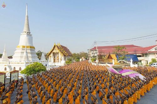 ภาพ No.15766:ประมวลภาพพิธีอัญเชิญรูปหล่อทองคำพระมงคลเทพมุนี (สด จนฺทสโร) ประดิษฐาน ณ วัดโบสถ์บน