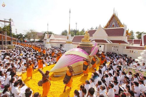 ภาพ No.15771:ประมวลภาพพิธีอัญเชิญรูปหล่อทองคำพระมงคลเทพมุนี (สด จนฺทสโร) ประดิษฐาน ณ วัดโบสถ์บน