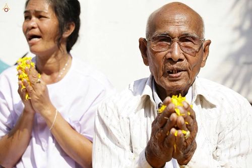 ภาพ No.15776:ประมวลภาพพิธีอัญเชิญรูปหล่อทองคำพระมงคลเทพมุนี (สด จนฺทสโร) ประดิษฐาน ณ วัดโบสถ์บน