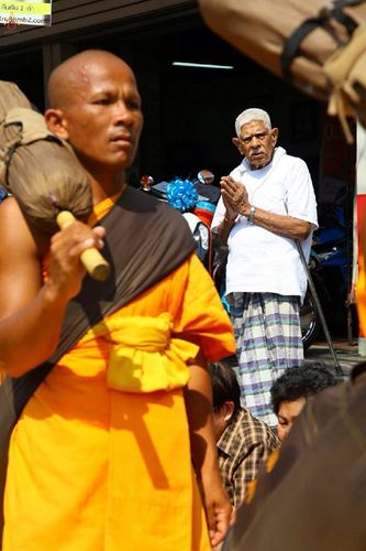 ภาพ No.15777:ประมวลภาพพิธีอัญเชิญรูปหล่อทองคำพระมงคลเทพมุนี (สด จนฺทสโร) ประดิษฐาน ณ วัดโบสถ์บน