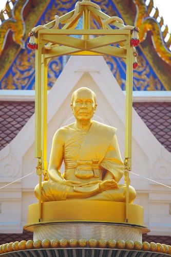 ภาพ No.15781:ประมวลภาพพิธีอัญเชิญรูปหล่อทองคำพระมงคลเทพมุนี (สด จนฺทสโร) ประดิษฐาน ณ วัดโบสถ์บน