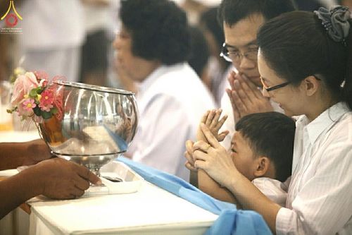 ภาพ No.15785:ประมวลภาพพิธีถวายโคมมาฆประทีป เสาร์ที่ 14 กุมภาพันธ์ พ.ศ.2558