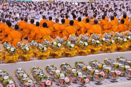 ภาพ No.15790:ประมวลภาพพิธีถวายโคมมาฆประทีป เสาร์ที่ 14 กุมภาพันธ์ พ.ศ.2558