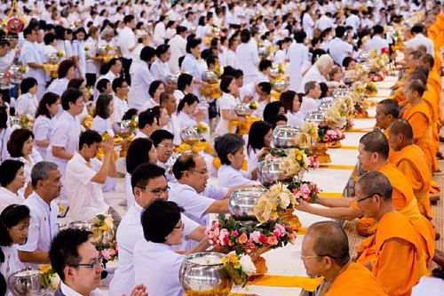 ภาพ No.15791:ประมวลภาพพิธีถวายโคมมาฆประทีป เสาร์ที่ 14 กุมภาพันธ์ พ.ศ.2558