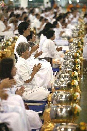 ภาพ No.15800:ประมวลภาพพิธีถวายโคมมาฆประทีป เสาร์ที่ 14 กุมภาพันธ์ พ.ศ.2558