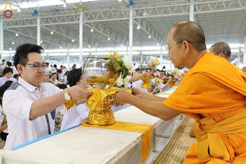 ภาพ No.15805:ประมวลภาพพิธีถวายโคมมาฆประทีป เสาร์ที่ 14 กุมภาพันธ์ พ.ศ.2558