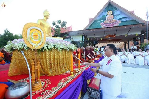 ภาพ No.15869:ประมวลภาพตักบาตรมิตรภาพไทย-พม่า พระ 1,000 รูป ณ วัดวารีบรรพต (วัดบางนอน) จ.ระนอง