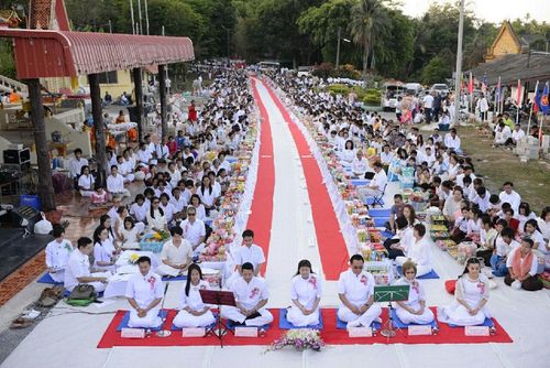 ภาพ No.15872:ประมวลภาพตักบาตรมิตรภาพไทย-พม่า พระ 1,000 รูป ณ วัดวารีบรรพต (วัดบางนอน) จ.ระนอง