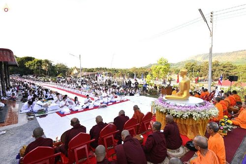 ภาพ No.15880:ประมวลภาพตักบาตรมิตรภาพไทย-พม่า พระ 1,000 รูป ณ วัดวารีบรรพต (วัดบางนอน) จ.ระนอง