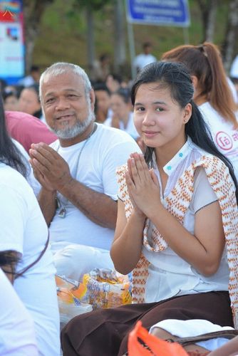 ภาพ No.15879:ประมวลภาพตักบาตรมิตรภาพไทย-พม่า พระ 1,000 รูป ณ วัดวารีบรรพต (วัดบางนอน) จ.ระนอง