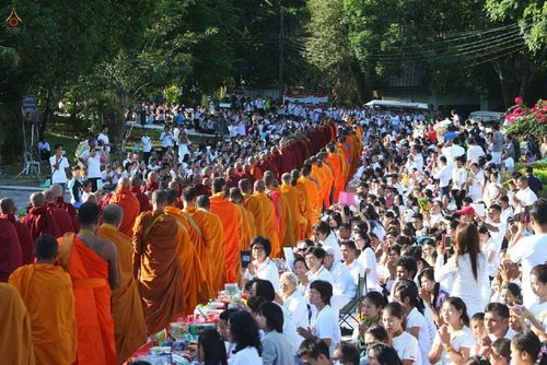 ภาพ No.15887:ประมวลภาพตักบาตรมิตรภาพไทย-พม่า พระ 1,000 รูป ณ วัดวารีบรรพต (วัดบางนอน) จ.ระนอง