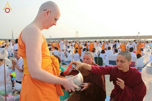 ภาพ No.16025:ประมวลภาพวันมาฆบูชา วันพุธที่ 4 มีนาคม พ.ศ.2558 ณ วัดพระธรรมกาย จ.ปทุมธานี