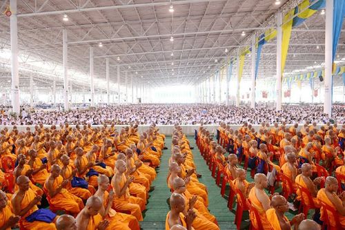 ภาพ No.16064:ประมวลภาพวันมาฆบูชา วันพุธที่ 4 มีนาคม พ.ศ.2558 ณ วัดพระธรรมกาย จ.ปทุมธานี