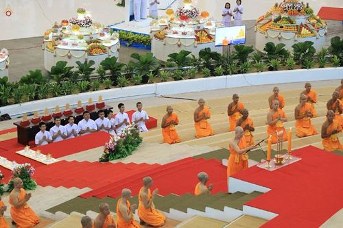 ภาพ No.16086:ประมวลภาพวันมาฆบูชา วันพุธที่ 4 มีนาคม พ.ศ.2558 ณ วัดพระธรรมกาย จ.ปทุมธานี