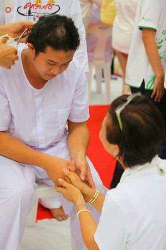 ภาพ No.16216:ประมวลภาพพิธีปลงผมธรรมทายาท รุ่นบูชาธรรม 71 ปี พระเทพญาณมหามุนี