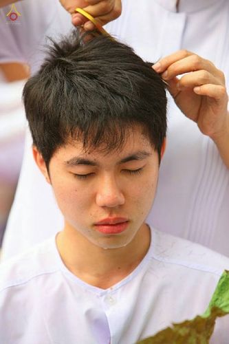 ภาพ No.16215:ประมวลภาพพิธีปลงผมธรรมทายาท รุ่นบูชาธรรม 71 ปี พระเทพญาณมหามุนี