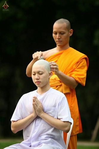 ภาพ No.16227:ประมวลภาพพิธีปลงผมธรรมทายาท รุ่นบูชาธรรม 71 ปี พระเทพญาณมหามุนี