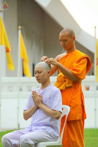 ภาพ No.16222:ประมวลภาพพิธีปลงผมธรรมทายาท รุ่นบูชาธรรม 71 ปี พระเทพญาณมหามุนี