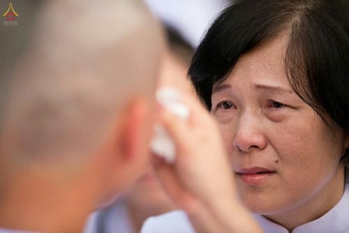 ภาพ No.16236:ประมวลภาพพิธีปลงผมธรรมทายาท รุ่นบูชาธรรม 71 ปี พระเทพญาณมหามุนี