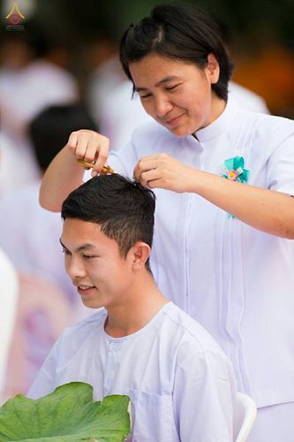 ภาพ No.16241:ประมวลภาพพิธีปลงผมธรรมทายาท รุ่นบูชาธรรม 71 ปี พระเทพญาณมหามุนี