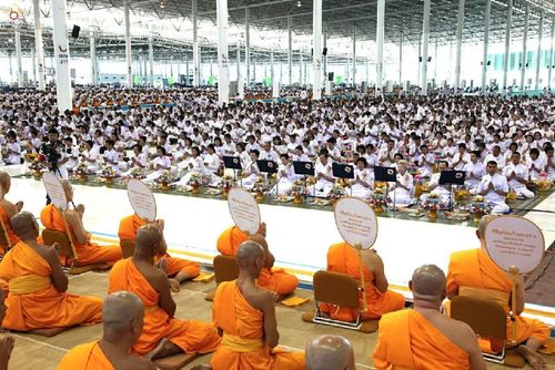 ภาพ No.16842:ประมวลภาพพิธีมอบกองทุนการศึกษาภาษาบาลี - นักธรรม - ทางก้าวหน้า ประจำปี พ.ศ. 2558