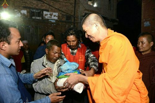 ภาพ No.16850:มูลนิธิธรรมกายช่วยเหลือผู้ประสบภัยแผ่นดินไหวที่ประเทศเนปาล