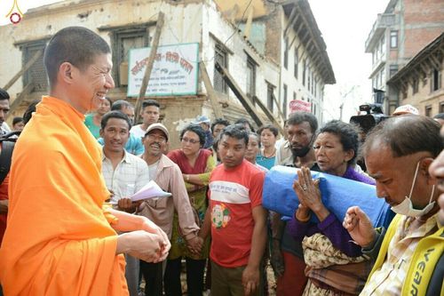 ภาพ No.16857:มูลนิธิธรรมกายช่วยเหลือผู้ประสบภัยแผ่นดินไหวที่ประเทศเนปาล