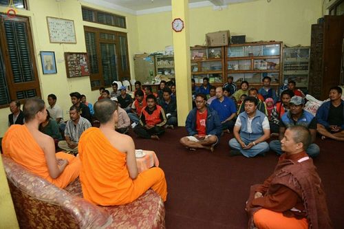 ภาพ No.16867:มูลนิธิธรรมกายช่วยเหลือผู้ประสบภัยแผ่นดินไหวที่ประเทศเนปาล