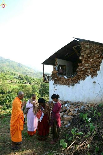 ภาพ No.16874:มูลนิธิธรรมกายช่วยเหลือผู้ประสบภัยแผ่นดินไหวที่ประเทศเนปาล