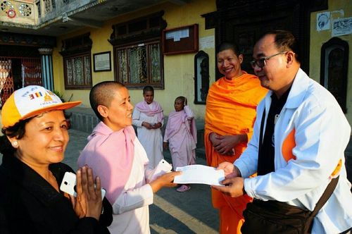 ภาพ No.16897:มูลนิธิธรรมกายช่วยเหลือผู้ประสบภัยแผ่นดินไหวที่ประเทศเนปาล