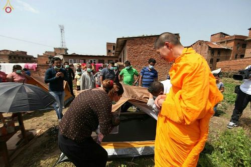 ภาพ No.16934:มูลนิธิธรรมกายช่วยเหลือผู้ประสบภัยแผ่นดินไหวที่ประเทศเนปาล