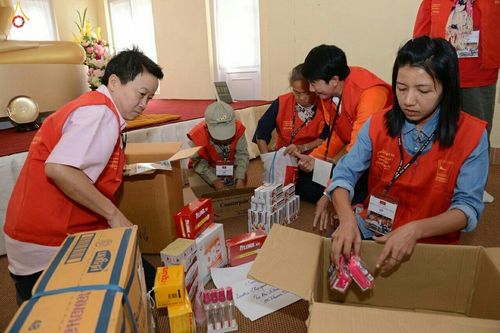 ภาพ No.16937:มูลนิธิธรรมกายช่วยเหลือผู้ประสบภัยแผ่นดินไหวที่ประเทศเนปาล