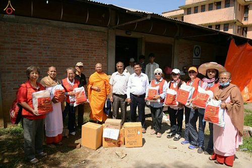 ภาพ No.16950:มูลนิธิธรรมกายช่วยเหลือผู้ประสบภัยแผ่นดินไหวที่ประเทศเนปาล